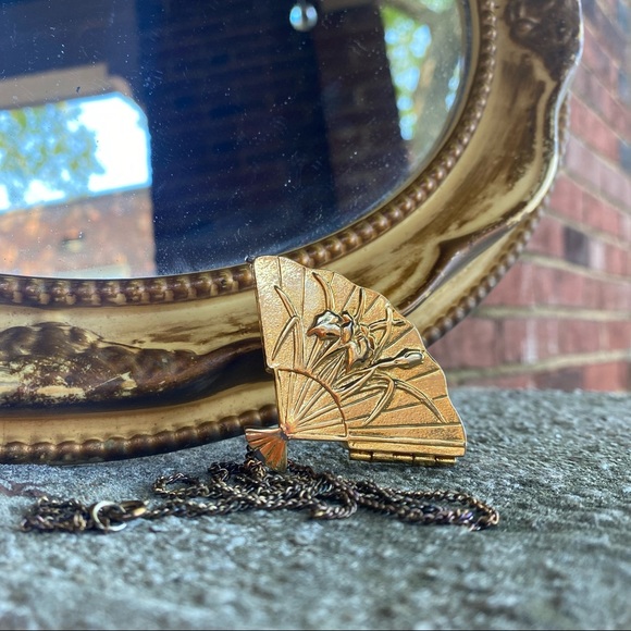 Vintage Jewelry - Vintage Celia Sabiri Floral Gold Colored 3D Fan Locket Costume Jewelry w Chain